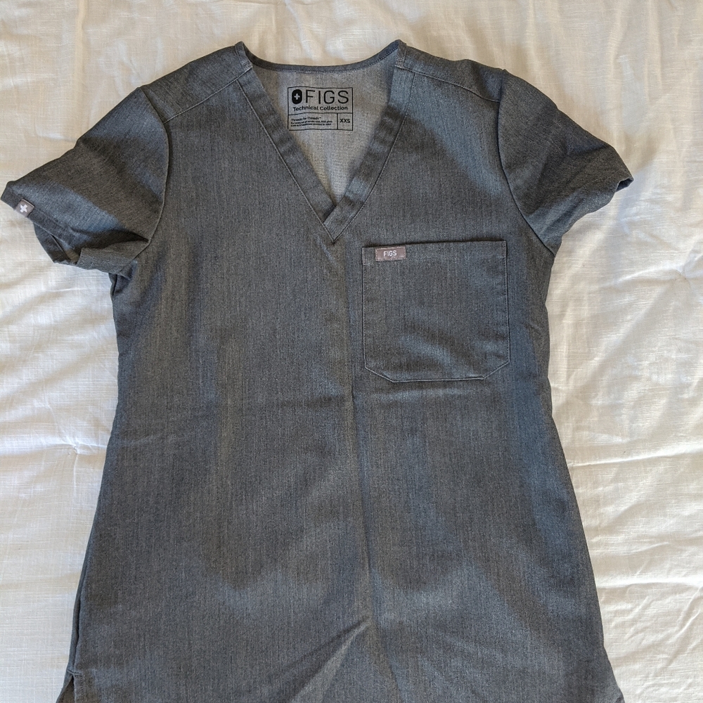 Figs scrub top